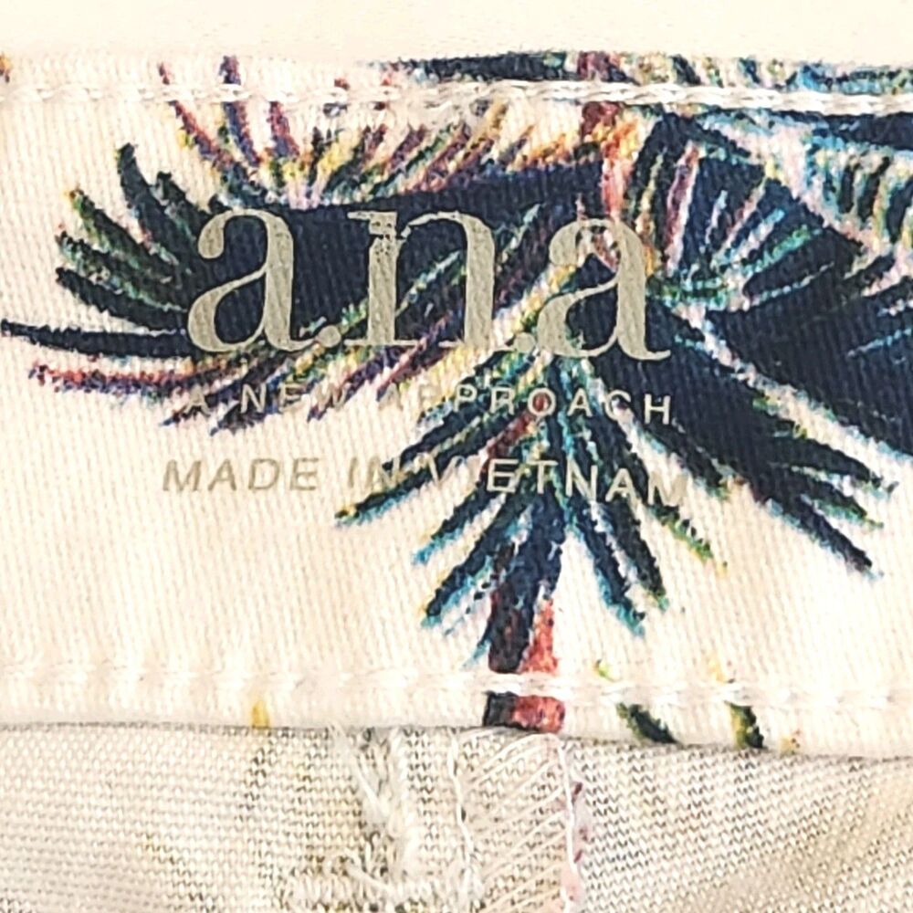 ANA Womens Size 12 Shorts Palm Leaf Print Green Chino Bermuda 5" Inseam NWT - Picture 7 of 9